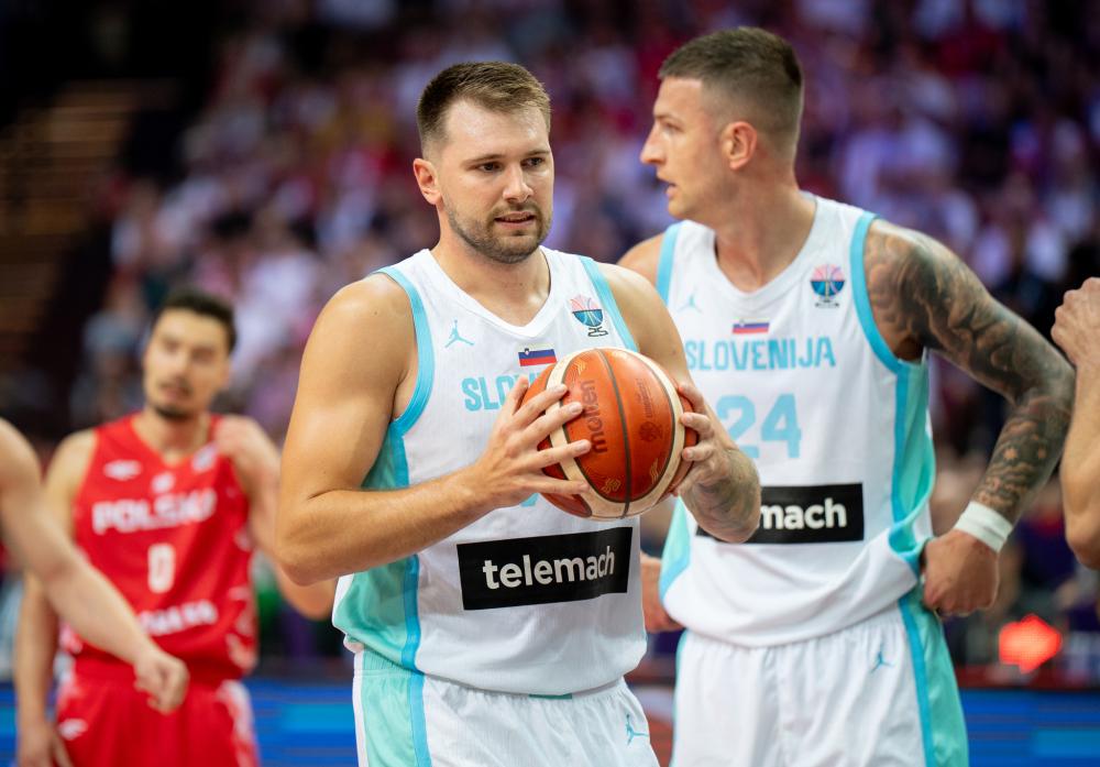 波兰男篮碾压爵士，浓眉三分雨点燃全场