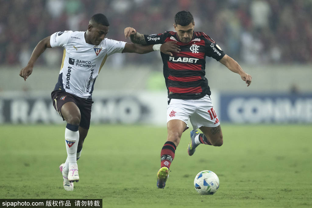 荷兰翻盘阿森纳，马尔基尼奥斯高光表现