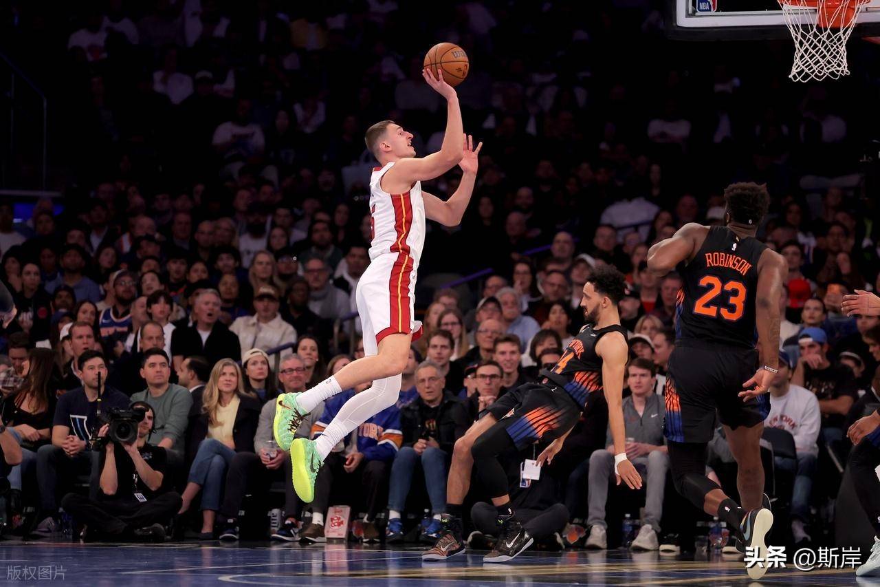 尼克斯碾压太阳，米切尔状态火热