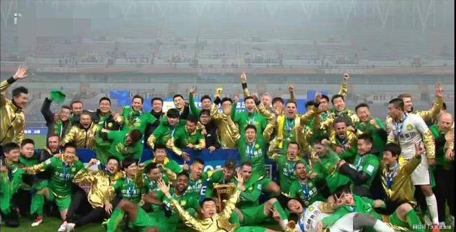 日本队碾压丹麦队，黄鸭组合状态火热