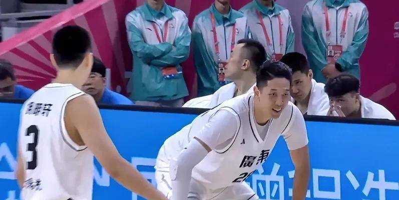 日本队碾压丹麦队，黄鸭组合状态火热