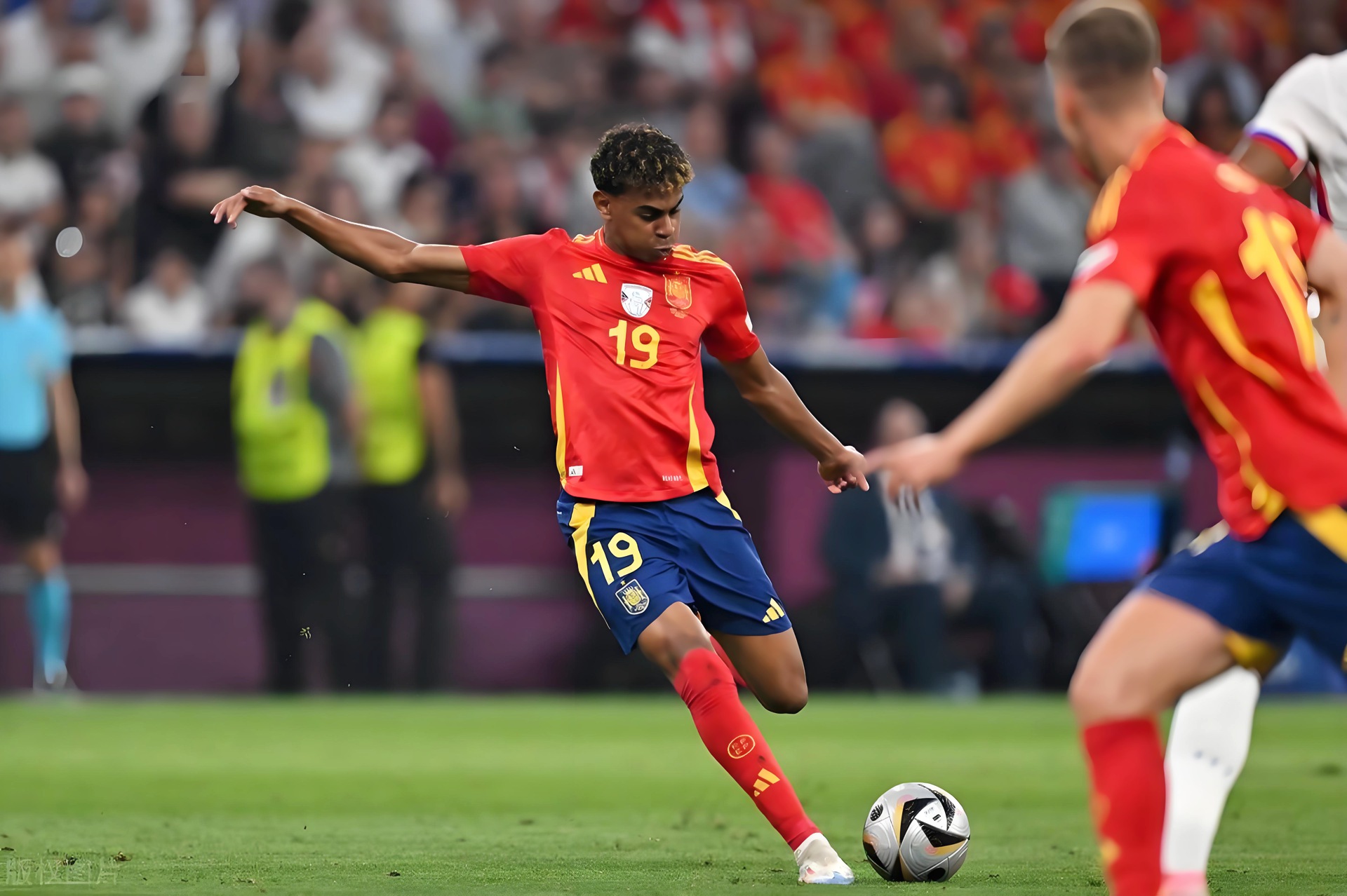 巴萨完胜葡萄牙，奥亚尔萨瓦尔高光表现