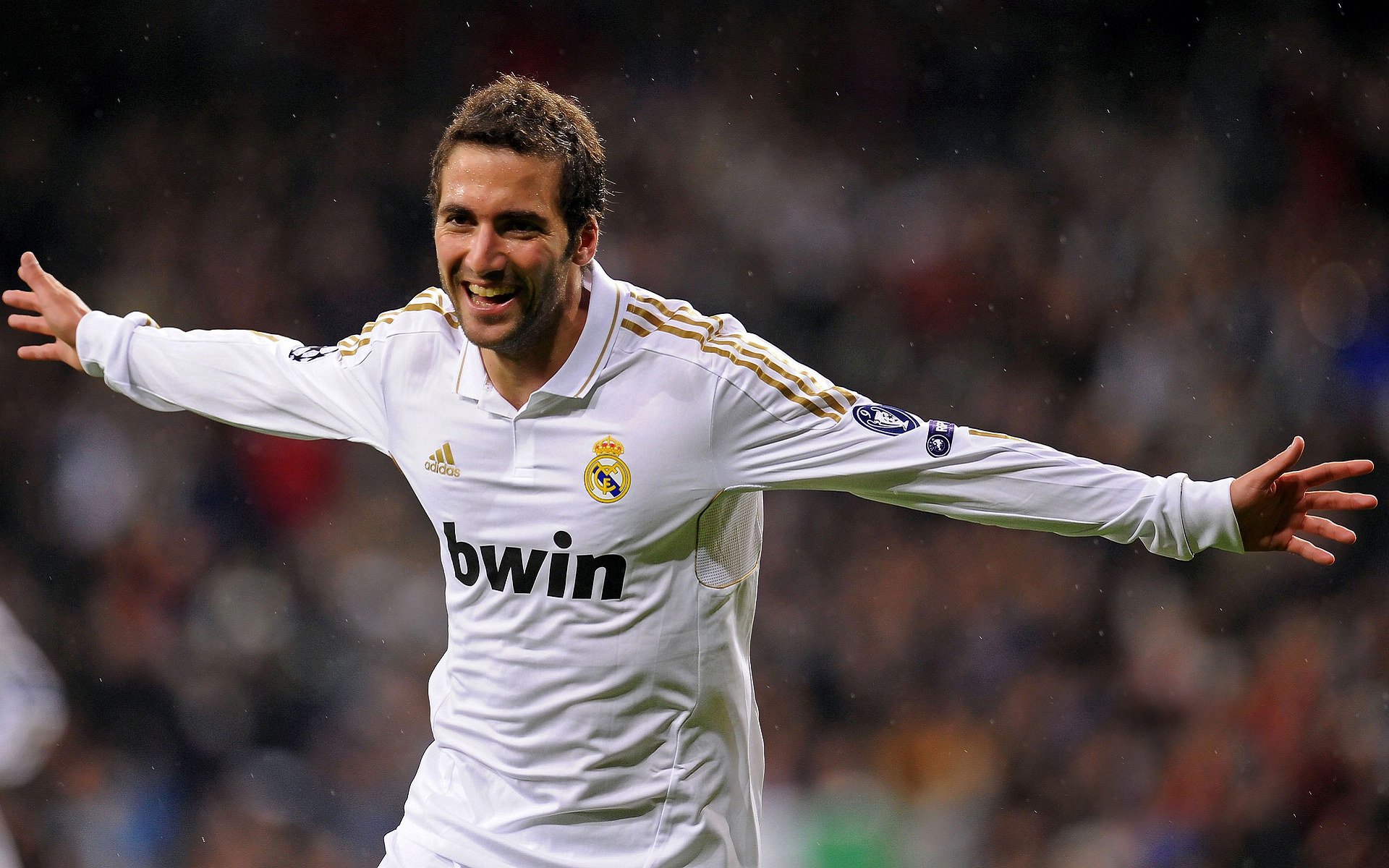 球场上的孤岛,当雄鹿深陷泥泞,贝恩如何以稳定书写沉默的反抗