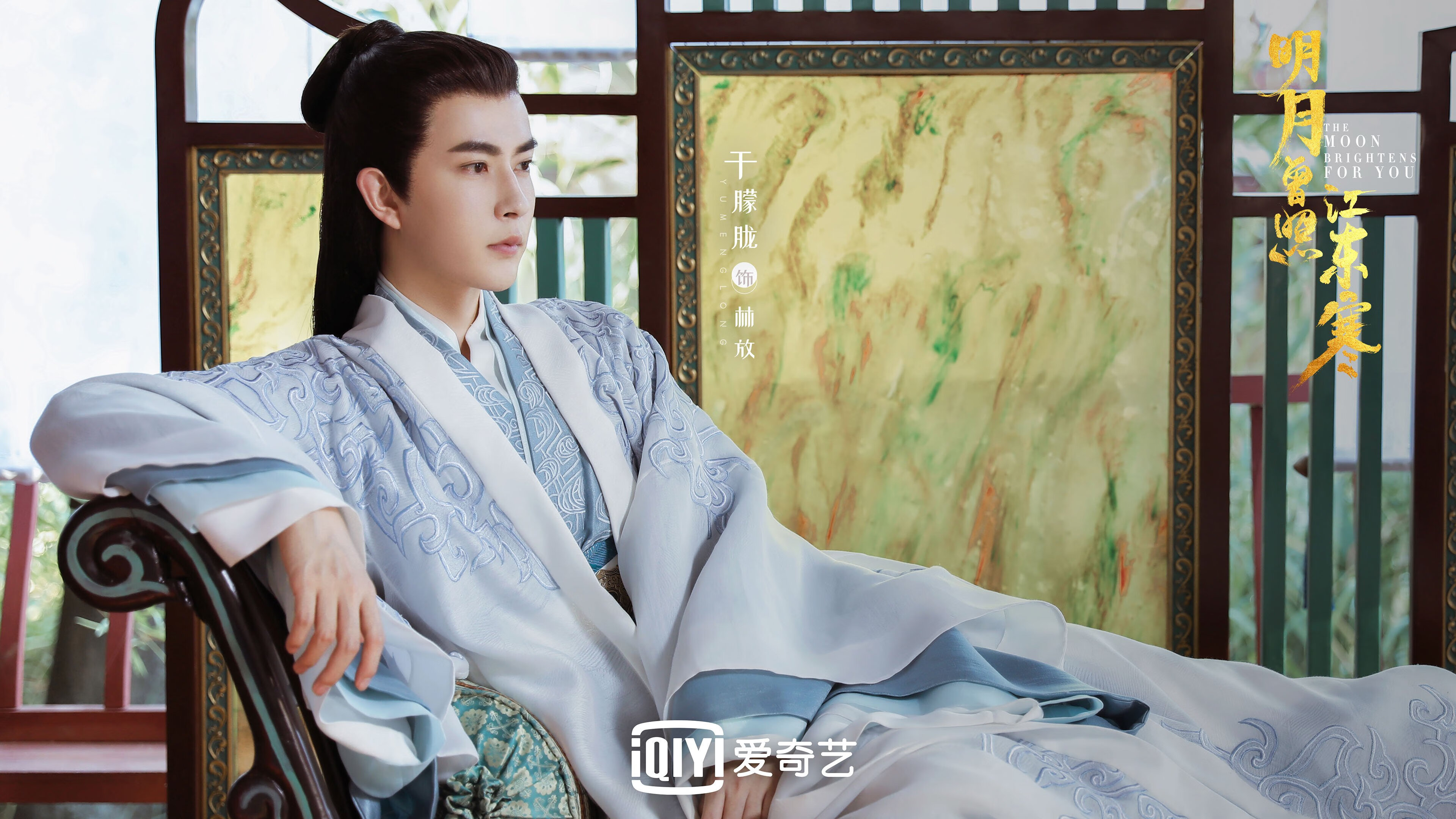 当郁金香绽放时，有人正独自托起黎明